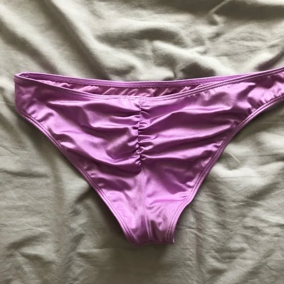 Bikini - Picture 2 of 2